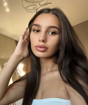 Привет 💋 Я креативная, нежная и опытная индивидуалка, готовая расслабить тебя 🌺 Живу в Москве и готова предложить тебе незабываемые моменты удовольствия 💫 У меня есть много способностей и секретных техник, чтобы удовлетворить все твои желания и фантазии 🌟 Мои услуги включают классический секс, оральный секс, массаж и многое другое ☁️ У меня есть отличные отзывы от моих клиентов, которые говорят о моей непревзойденной красоте и навыках удовлетворения 💎 Смотри мои фото, чтобы убедиться в этом и не стесняйся связаться со мной для уточнения деталей 🔥 Жду тебя, мой дорогой! 💋 Ольга